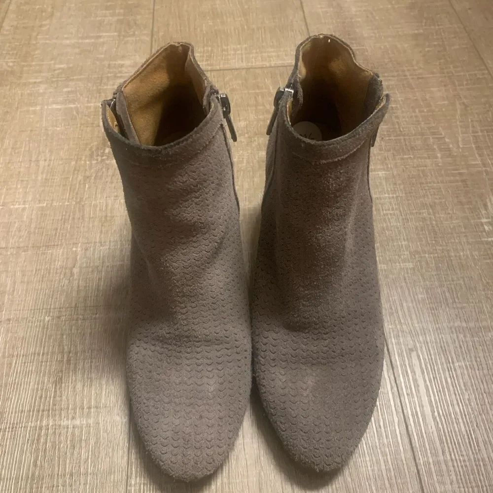 Lucky brand used woman’s boots in fair condition
